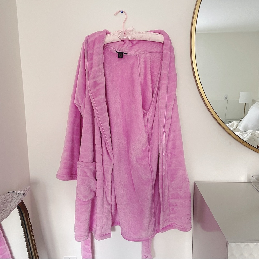 Victoria’s Secret Fuzzy Robe XS/S - Picture 5 of 6